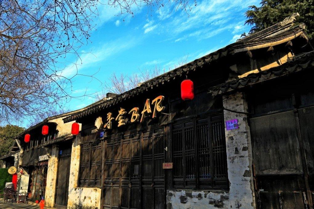 为河渠装上1600米防护栏