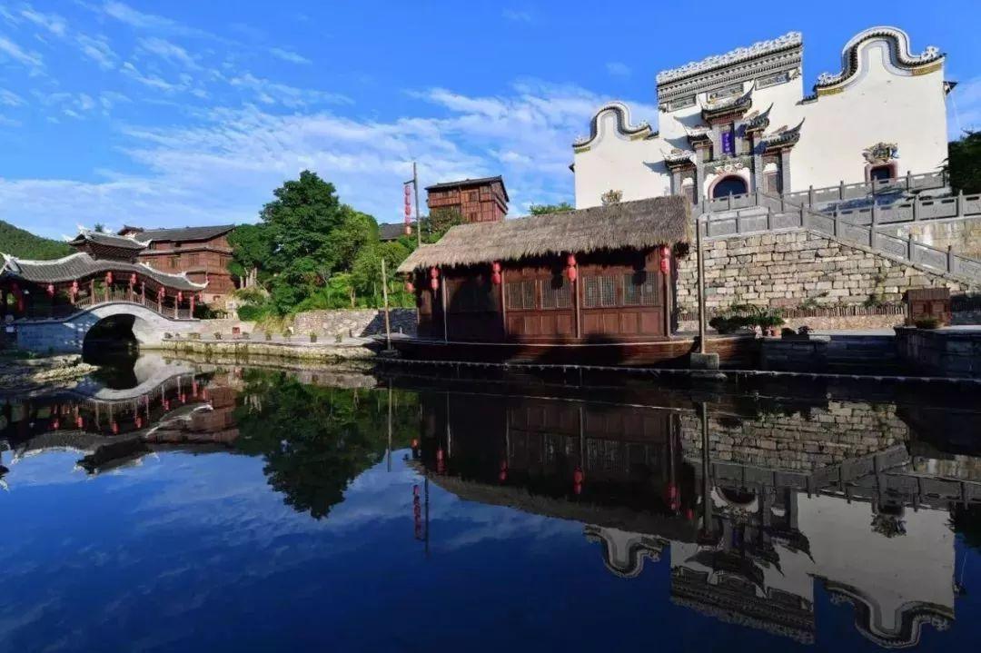 为什么服装设计大师的手稿都那么随性？游戏画面